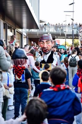 Gigantes y Cabezudos en Puerto Venecia