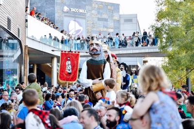 Gigantes y Cabezudos en Puerto Venecia