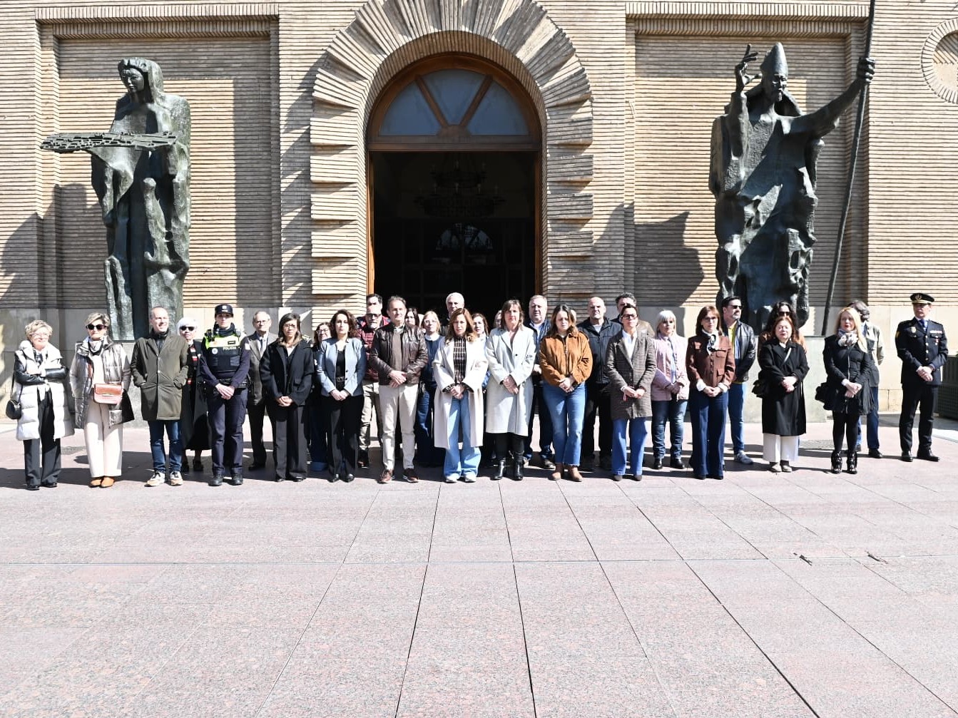 La ciudad de Zaragoza guarda un minuto de silencio por Silvia, la última víctima de violencia machista